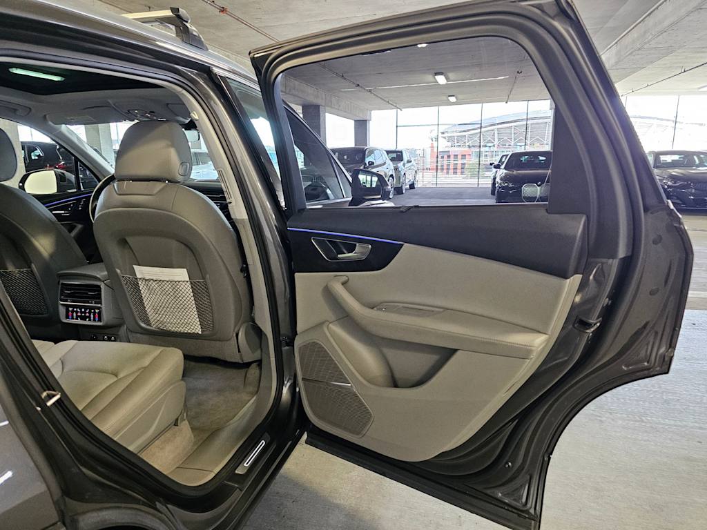 Thumbnail: 2022 Audi Q7 - 32