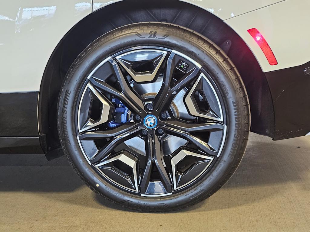 Thumbnail: 2024 BMW iX - 8