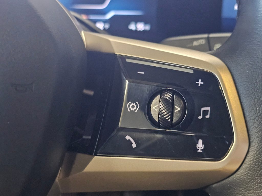 Thumbnail: 2024 BMW iX - 24