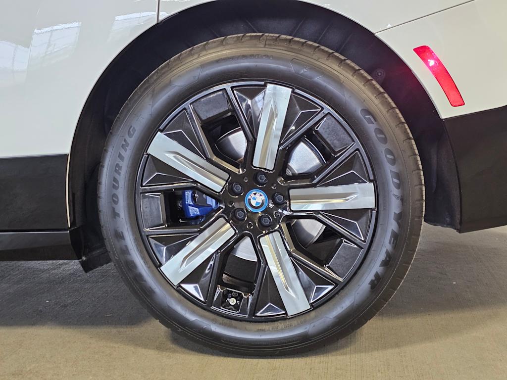 Thumbnail: 2024 BMW iX - 8