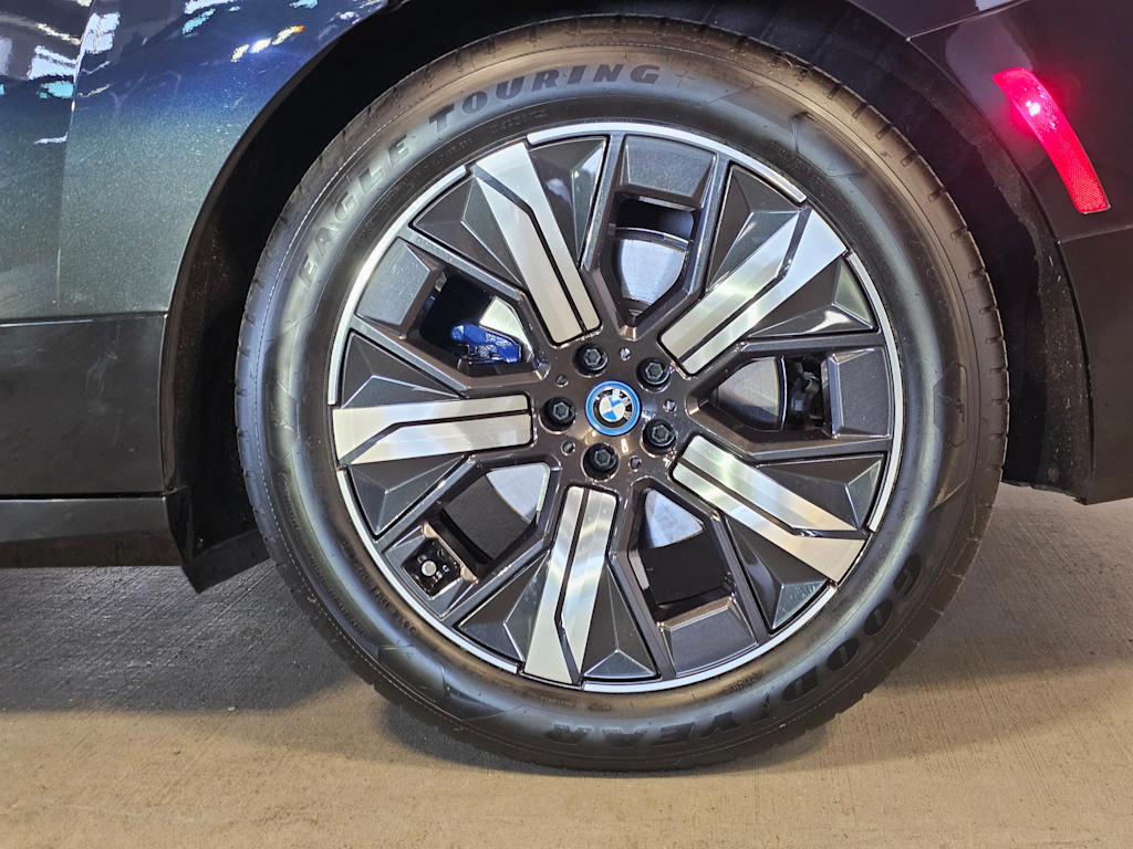Thumbnail: 2023 BMW iX - 7
