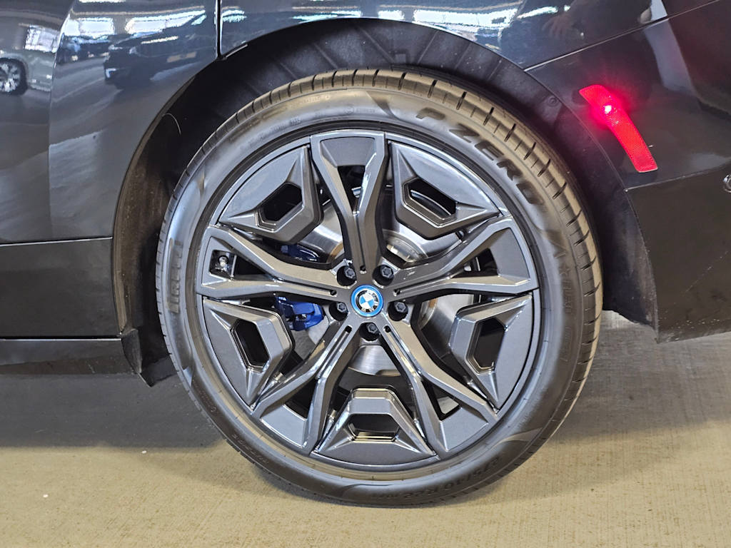 Thumbnail: 2024 BMW iX - 7