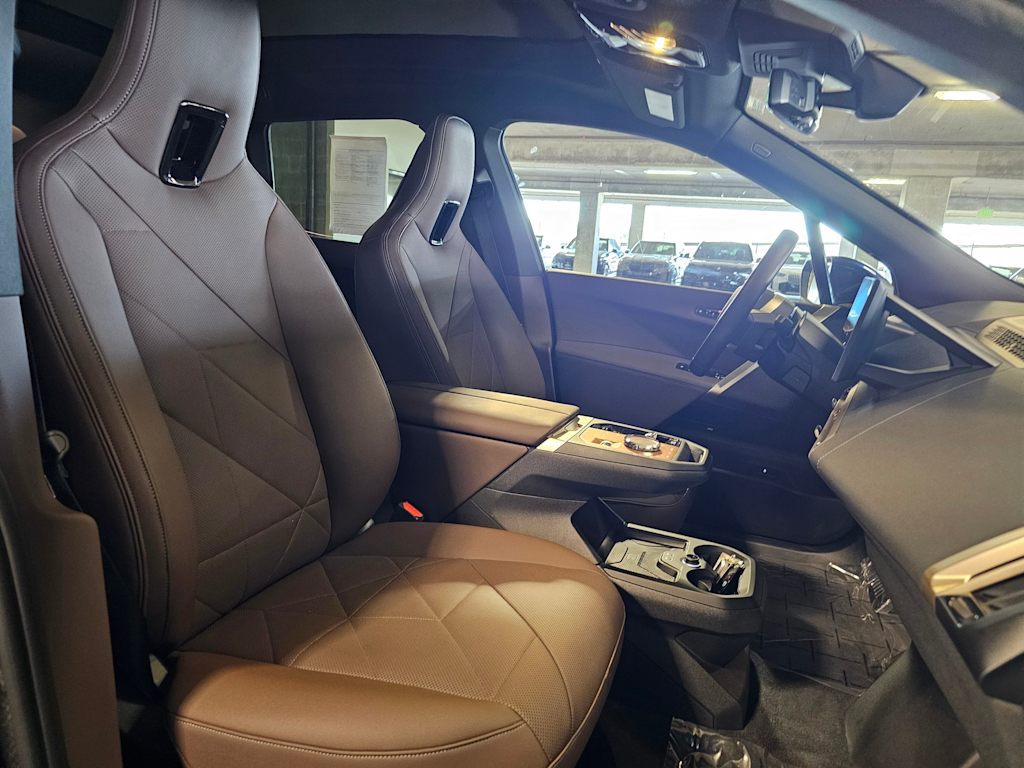 Thumbnail: 2023 BMW iX - 32