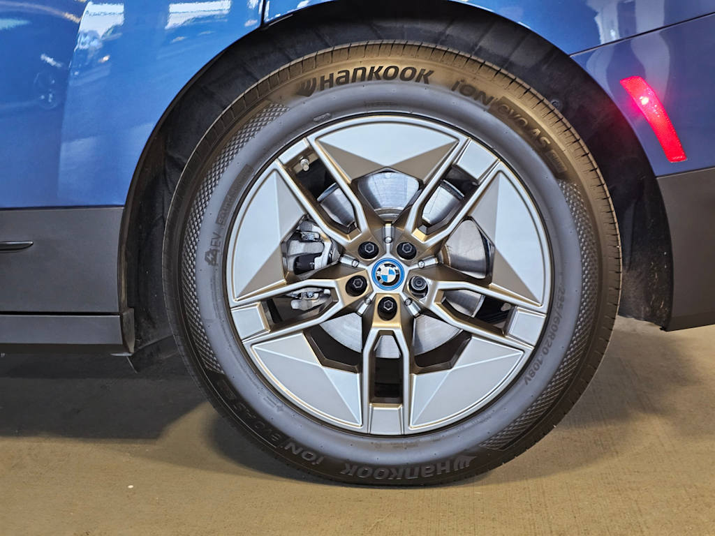 Thumbnail: 2023 BMW iX - 7