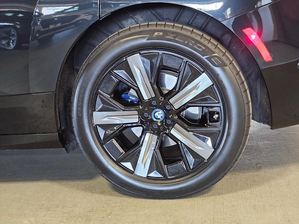 Thumbnail: 2024 BMW iX - 7
