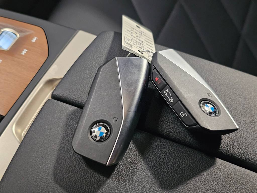 Thumbnail: 2024 BMW iX - 19