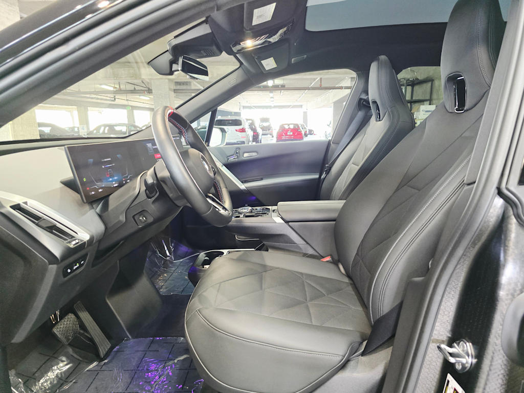 Thumbnail: 2025 BMW iX - 10