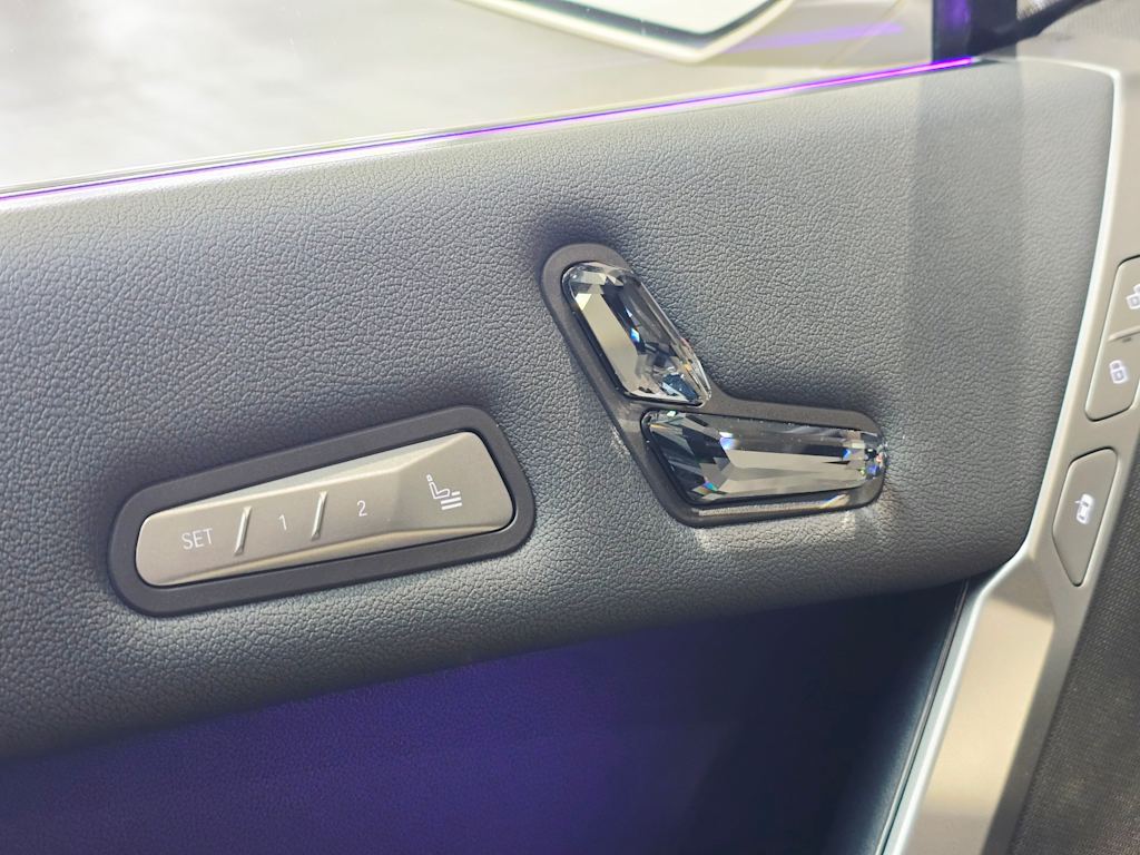 Thumbnail: 2025 BMW iX - 27