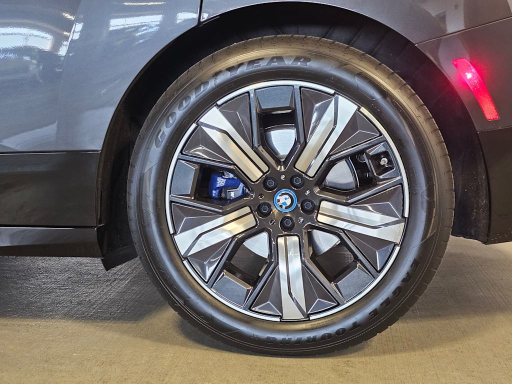 Thumbnail: 2023 BMW iX - 7