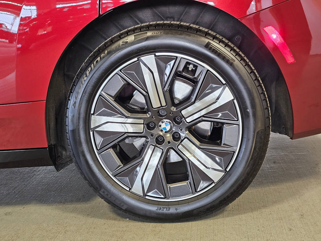 Thumbnail: 2026 BMW iX - 7