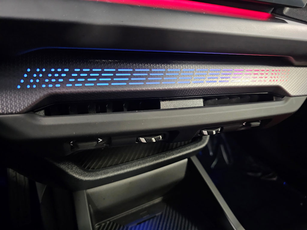 Thumbnail: 2025 BMW 2 Series - 25