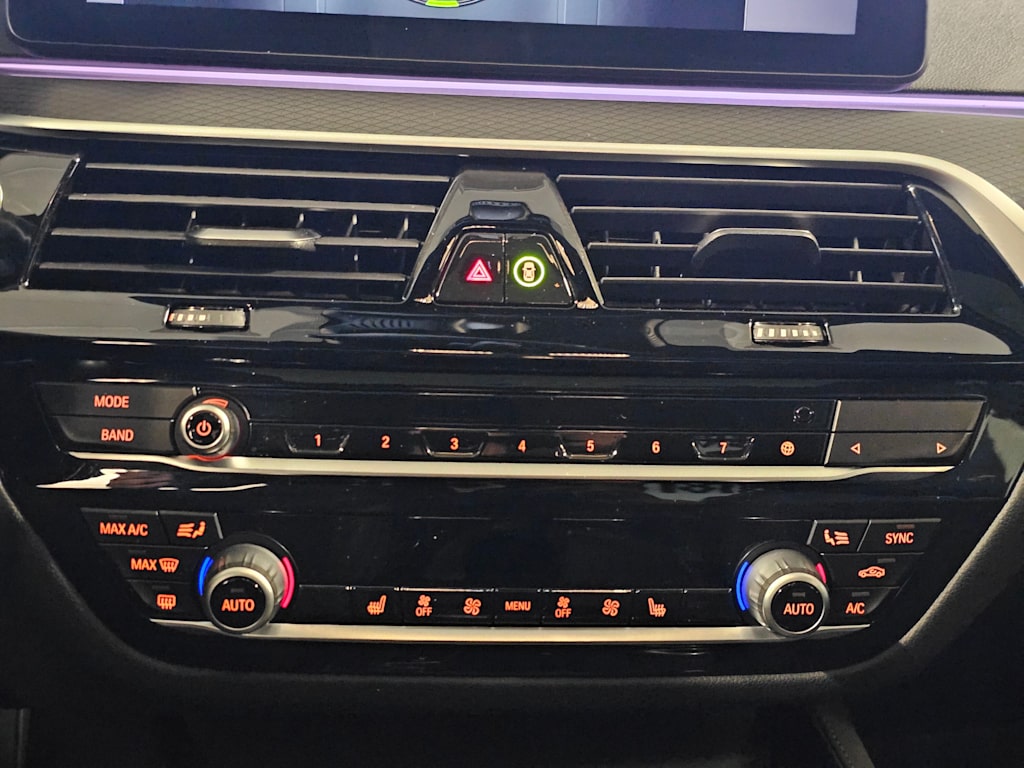Thumbnail: 2021 BMW 5 Series - 24