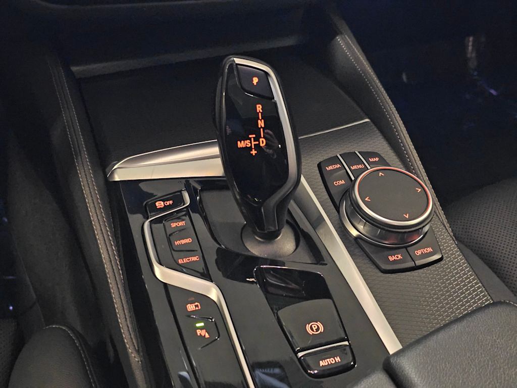 Thumbnail: 2021 BMW 5 Series - 16