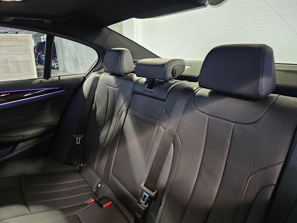 Thumbnail: 2023 BMW 5 Series - 39