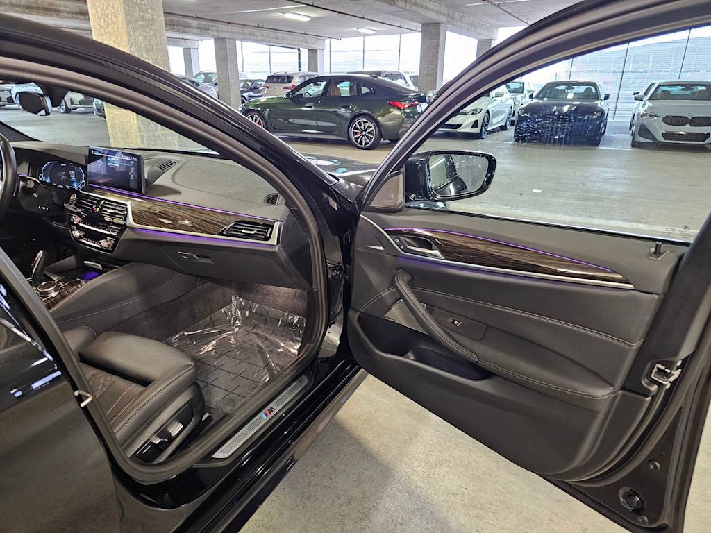 Thumbnail: 2023 BMW 5 Series - 42