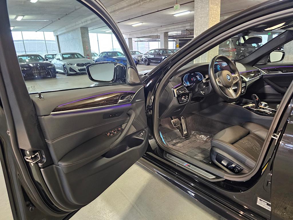 Thumbnail: 2023 BMW 5 Series - 36