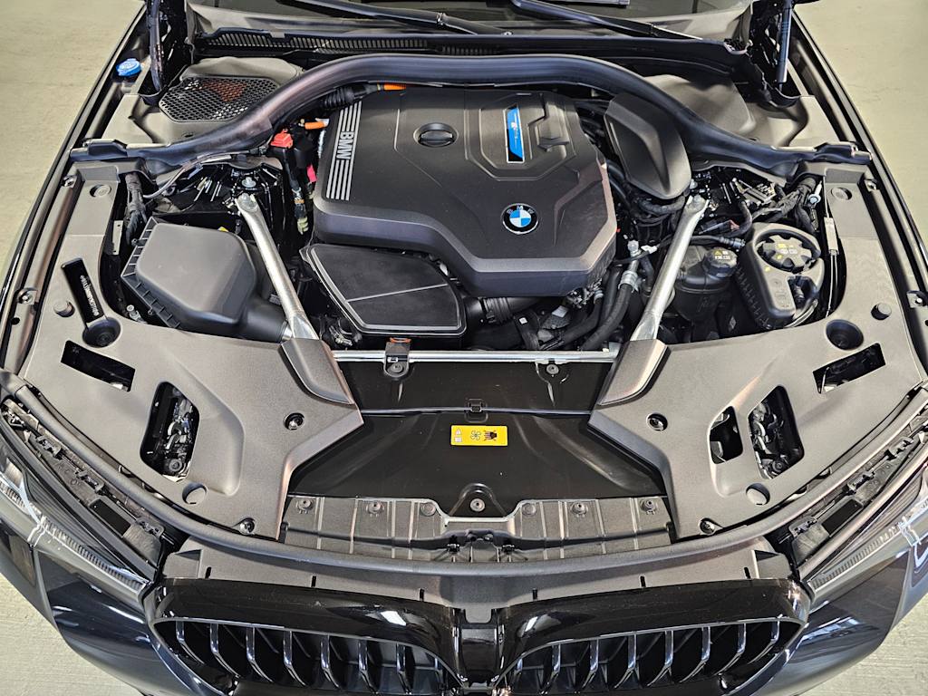 Thumbnail: 2023 BMW 5 Series - 9