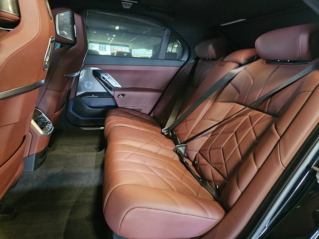 Thumbnail: 2025 BMW 7 Series - 13
