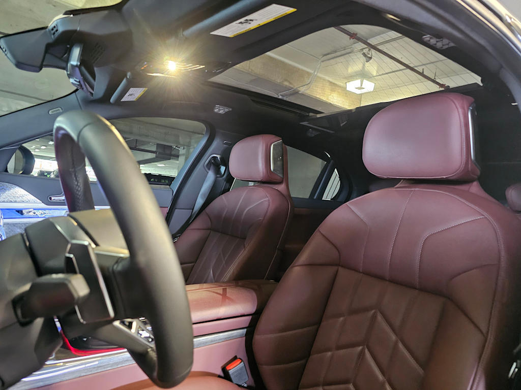 Thumbnail: 2025 BMW 7 Series - 29
