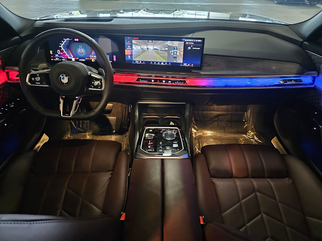 Thumbnail: 2025 BMW 7 Series - 10