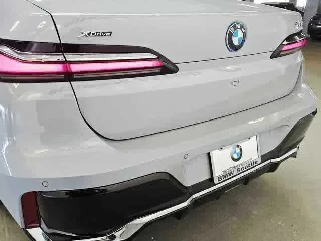 Thumbnail: 2025 BMW 7 Series - 7