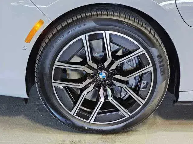 Thumbnail: 2025 BMW 7 Series - 8