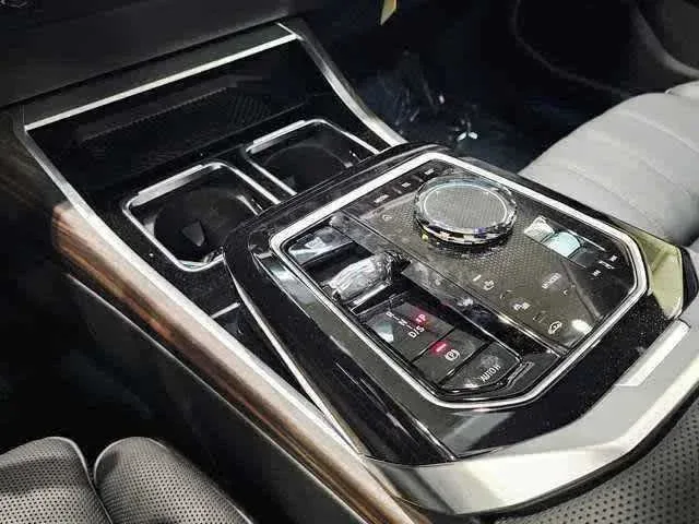 Thumbnail: 2025 BMW 7 Series - 16