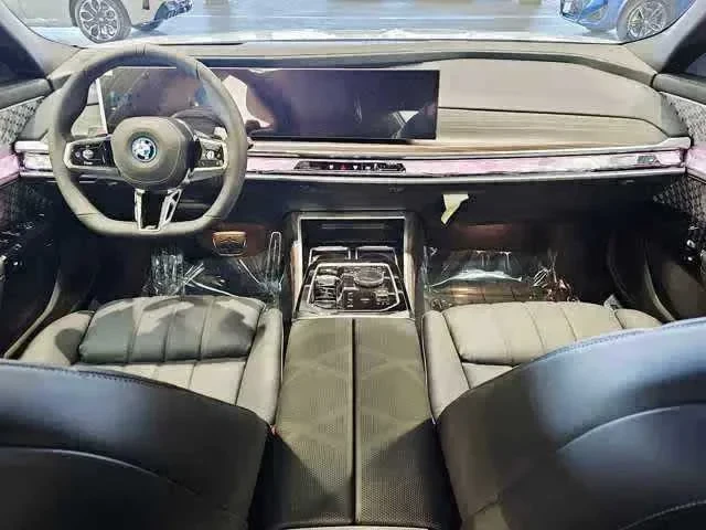 Thumbnail: 2025 BMW 7 Series - 10