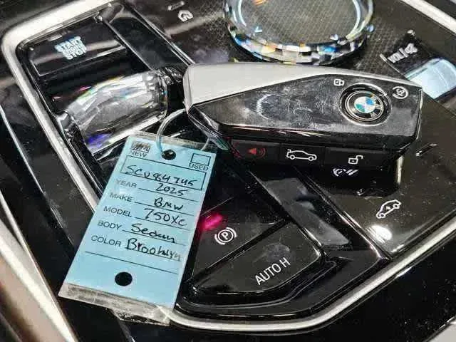 Thumbnail: 2025 BMW 7 Series - 31
