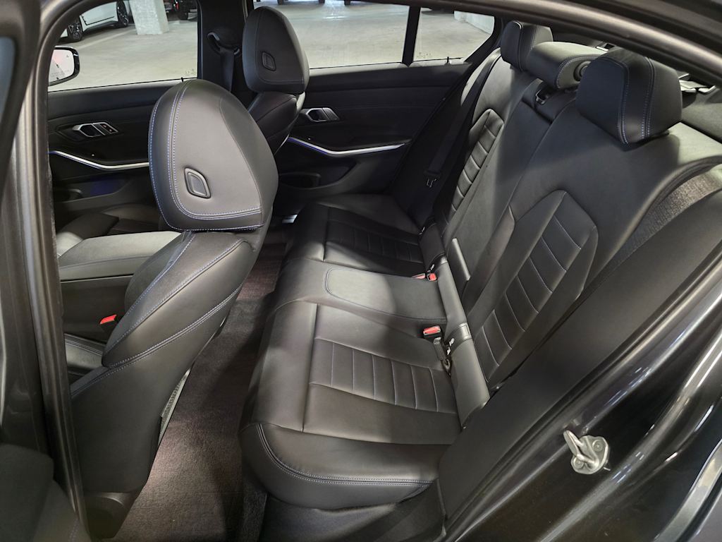 Thumbnail: 2021 BMW 3 Series - 36