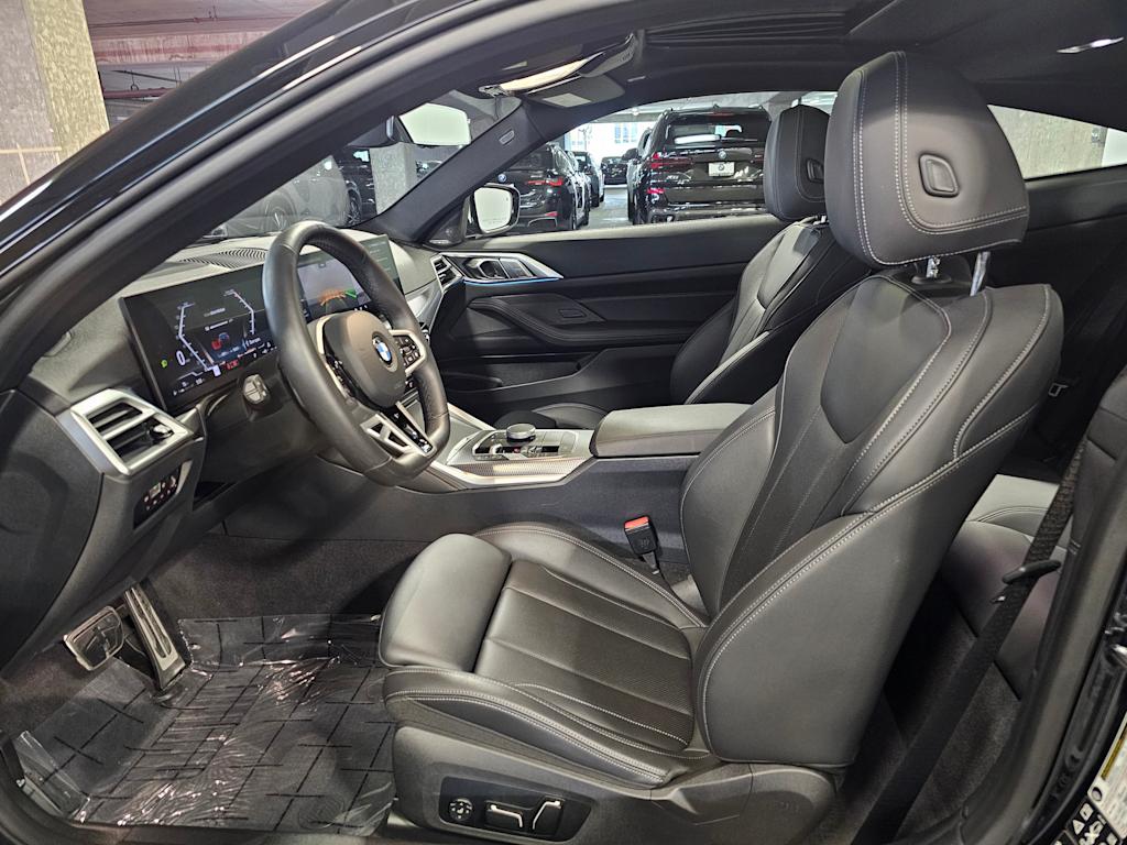 Thumbnail: 2025 BMW 4 Series - 10