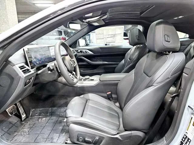 Thumbnail: 2025 BMW 4 Series - 10