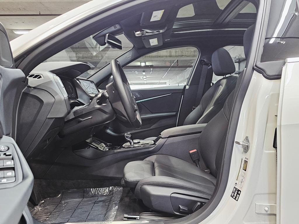 Thumbnail: 2024 BMW 2 Series - 10