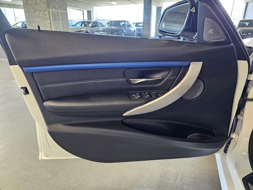 Thumbnail: 2018 BMW 3 Series - 31