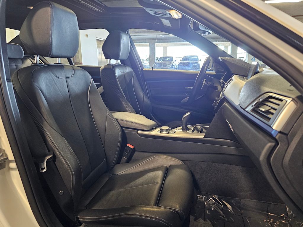 Thumbnail: 2018 BMW 3 Series - 38