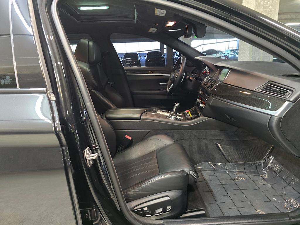 Thumbnail: 2015 BMW M5 - 36