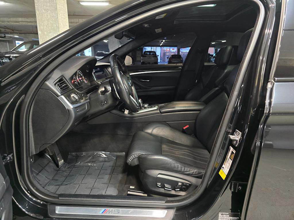 Thumbnail: 2015 BMW M5 - 12