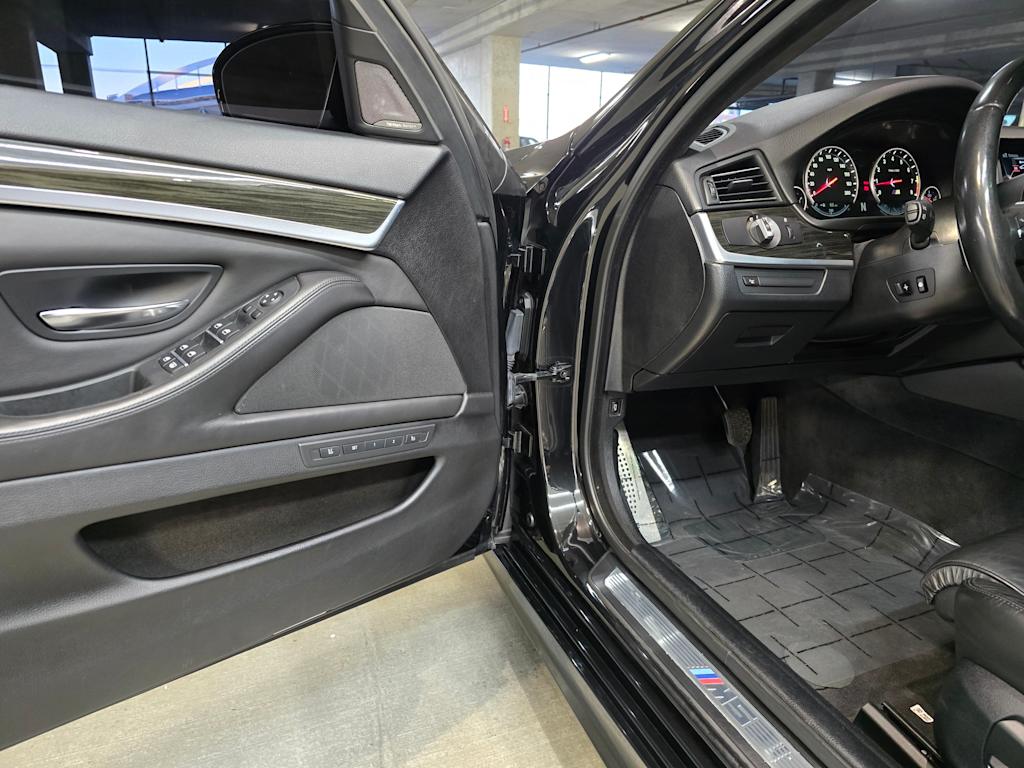 Thumbnail: 2015 BMW M5 - 14