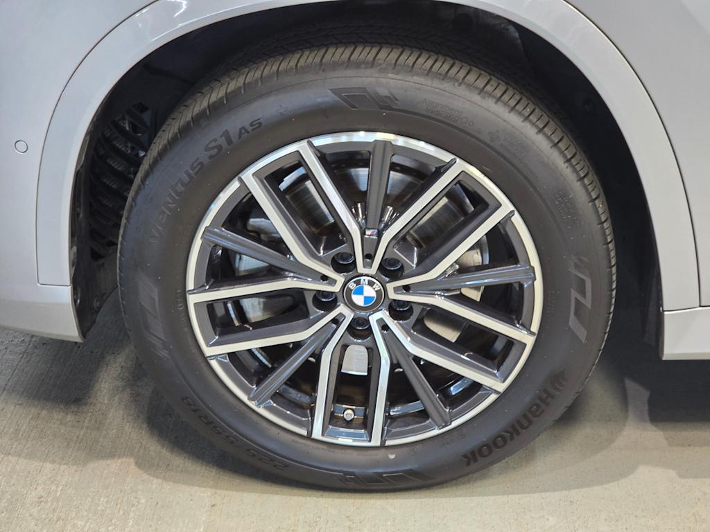 Thumbnail: 2023 BMW X1 - 8