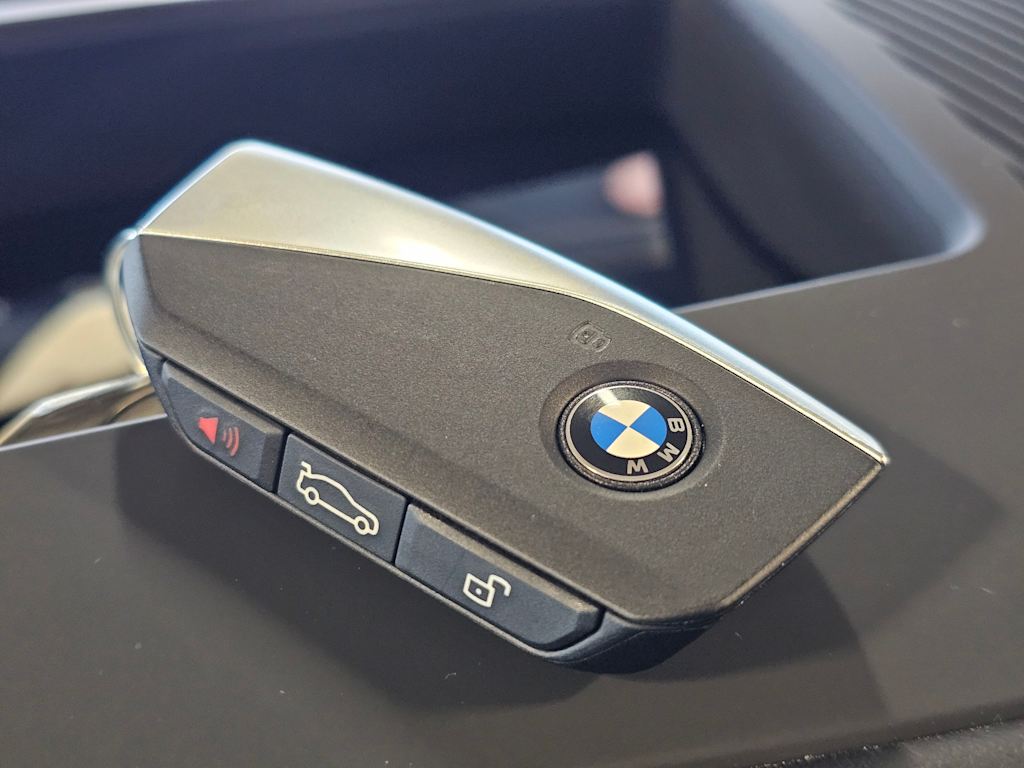 Thumbnail: 2026 BMW i5 - 7