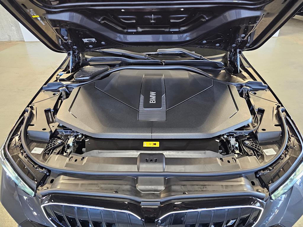 Thumbnail: 2026 BMW i5 - 9