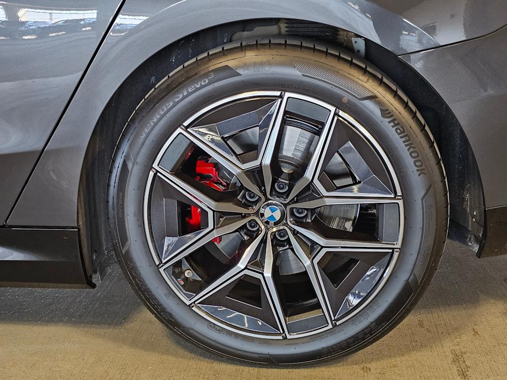 Thumbnail: 2026 BMW i5 - 8