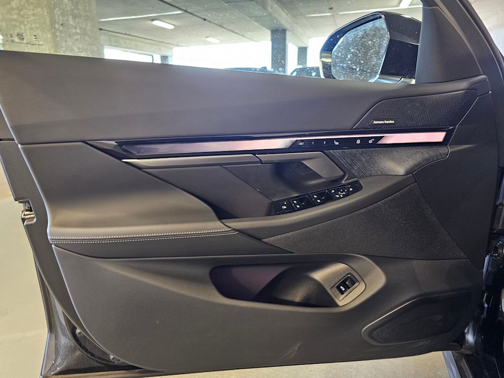 Thumbnail: 2026 BMW i5 - 27