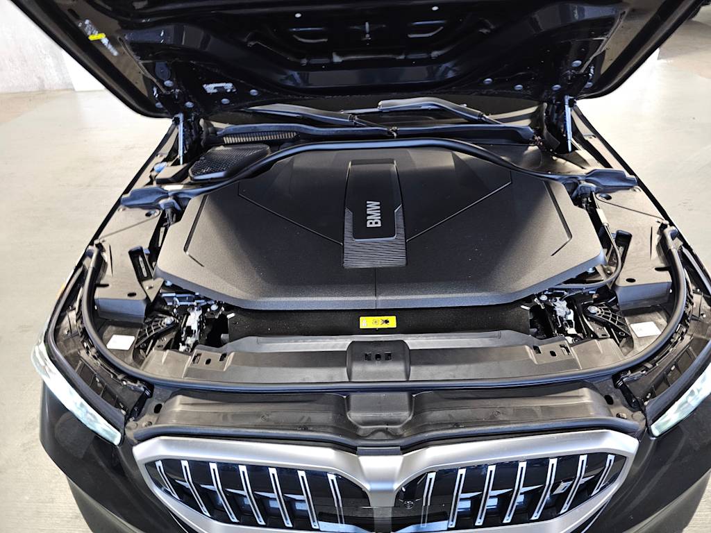 Thumbnail: 2026 BMW i5 - 9