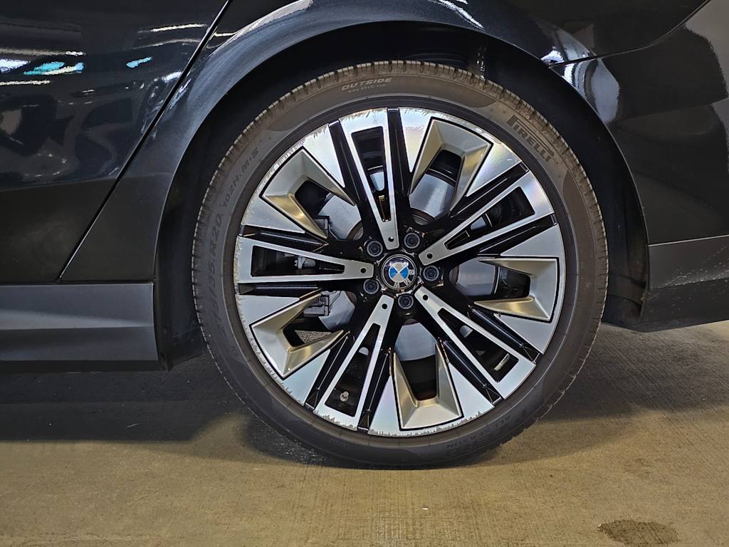 Thumbnail: 2026 BMW i5 - 8
