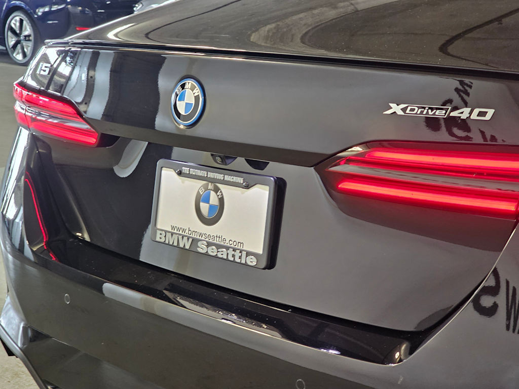 Thumbnail: 2026 BMW i5 - 22