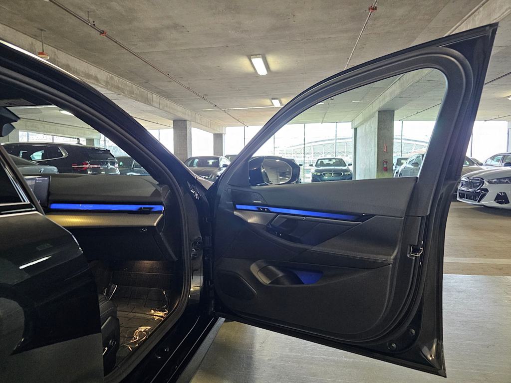 Thumbnail: 2026 BMW i5 - 34