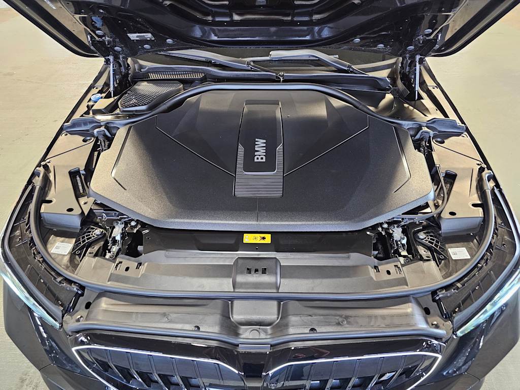 Thumbnail: 2026 BMW i5 - 9