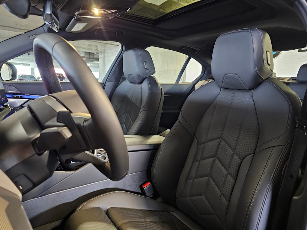 Thumbnail: 2026 BMW i5 - 12