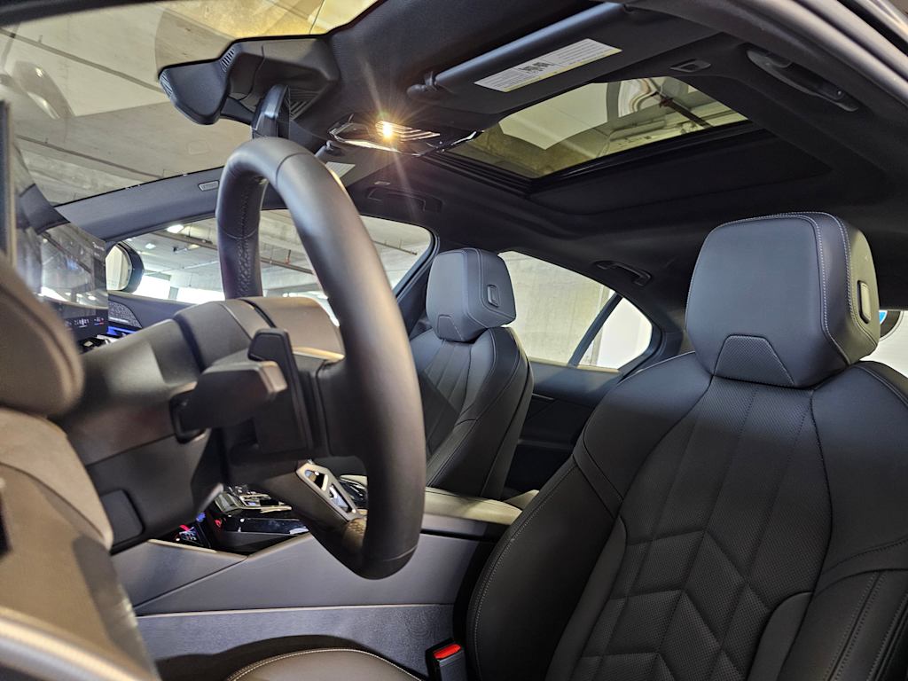 Thumbnail: 2026 BMW i5 - 30
